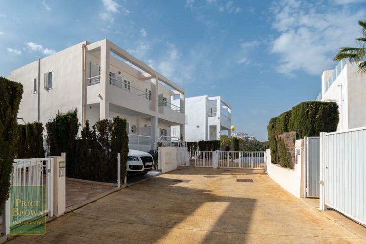 https://www.pricebrown.com/images/propertyImages/lv827-townhouse-for-sale-in-mojacar/lv827-townhouse-for-sale-in-mojacar-77495335.jpg